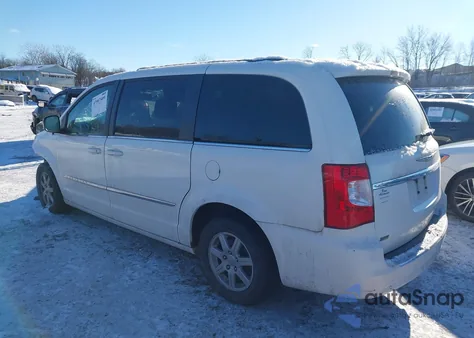 2011 Chrysler Town & Country Touring-L z USA, uszkodzony, nr VIN 2A4RR8DG8BR744659